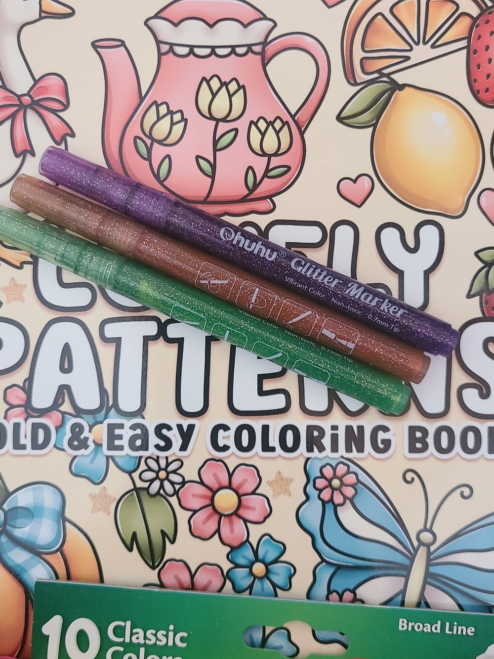 SOLD - Bundle - Lovely Patterns Coloring Book W/ Crayola & Glitter Markers - Picture 2 of 10